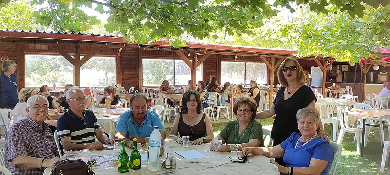 Μεσημεριανό γλέντι των Μικρασιατών Κοζάνης Μεσημεριανό γλέντι των Μικρασιατών Κοζάνης