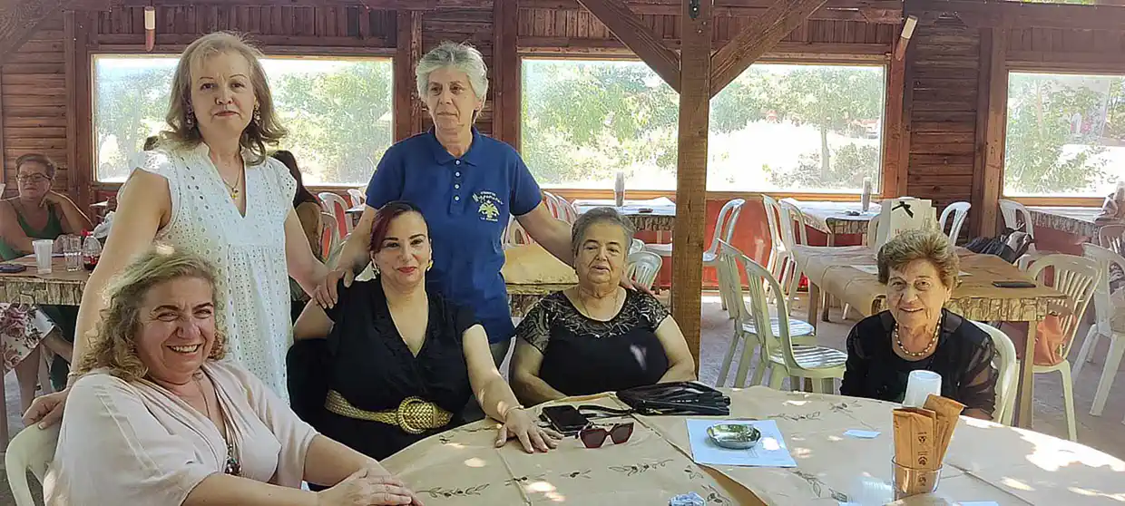 Μεσημεριανό γλέντι των Μικρασιατών Κοζάνης Μεσημεριανό γλέντι των Μικρασιατών Κοζάνης