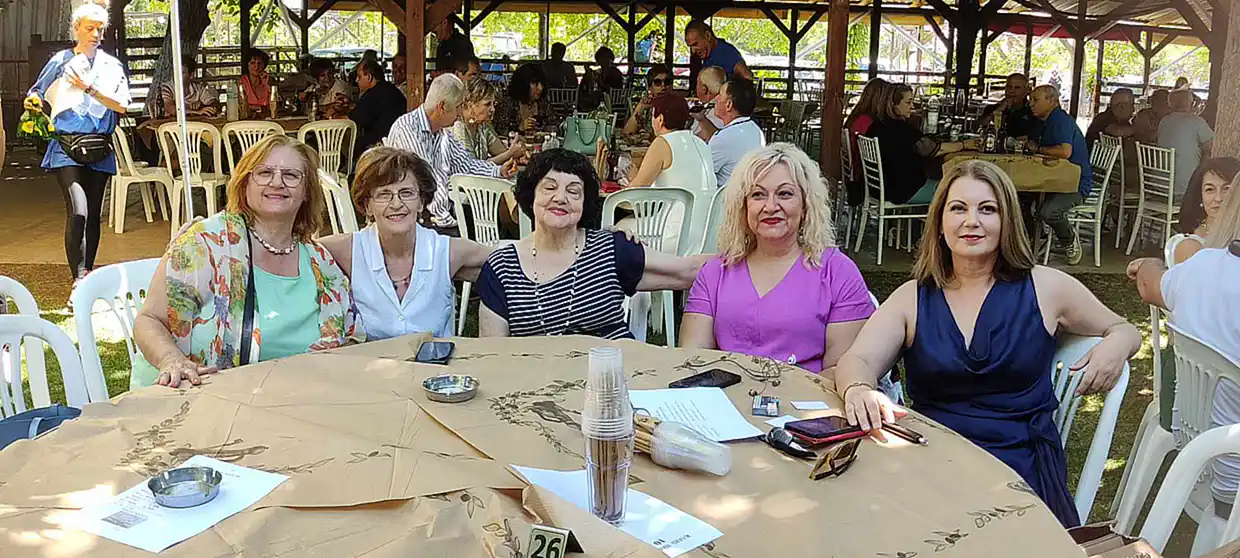 Μεσημεριανό γλέντι των Μικρασιατών Κοζάνης Μεσημεριανό γλέντι των Μικρασιατών Κοζάνης