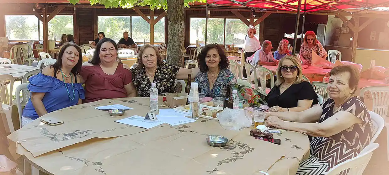 Μεσημεριανό γλέντι των Μικρασιατών Κοζάνης Μεσημεριανό γλέντι των Μικρασιατών Κοζάνης