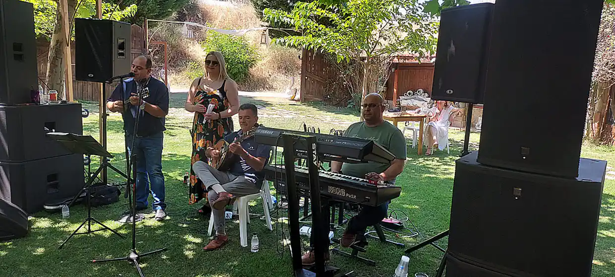 Μεσημεριανό γλέντι των Μικρασιατών Κοζάνης Μεσημεριανό γλέντι των Μικρασιατών Κοζάνης