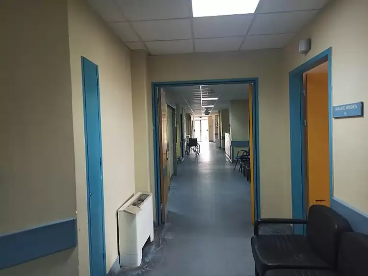 Νεαρός στο νοσοκομείο Κοζάνης. Δέχθηκε επίθεση με μαχαίρι…