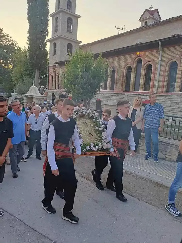 Περιφορά της εικόνας της Αγίας Παρασκευής στον Κρόκο