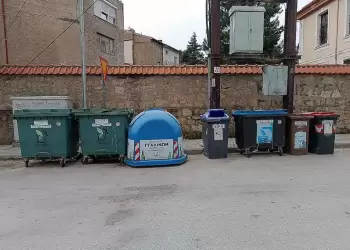 Συνεχίζονται οι εργασίες καθαρισμού και πλύσης κάδων απορριμμάτων από τον Δήμο Φλώρινας Συνεχίζονται οι εργασίες καθαρισμού και πλύσης κάδων απορριμμάτων από τον Δήμο Φλώρινας