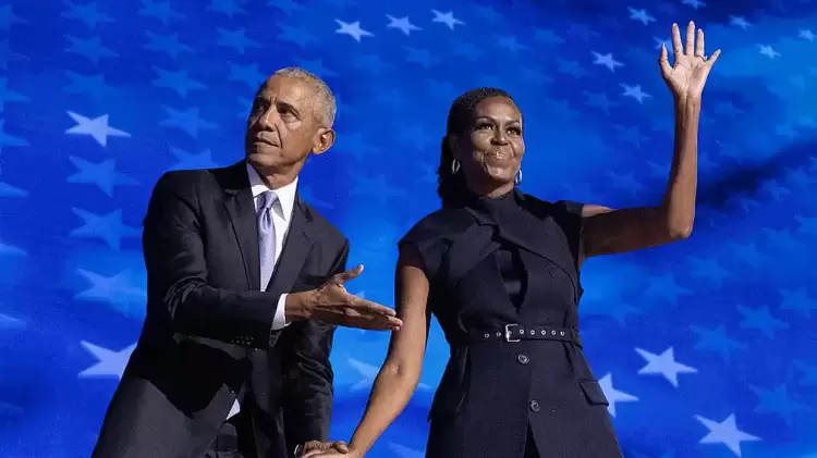 «yes, She Can» είπε O Ομπάμα για τη Χάρις και αποθεώθηκε μαζί με τη Μισέλ στο συνέδριο των δημοκρατικών