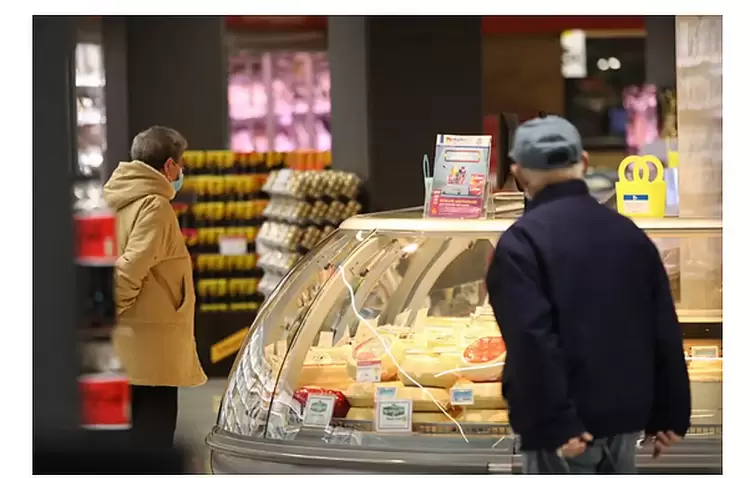 Ακρίβεια: Έρχονται «μεγάλες αυξήσεις» σε κρέας και γαλακτοκομικά – Τι γίνεται με το E Katanalotis