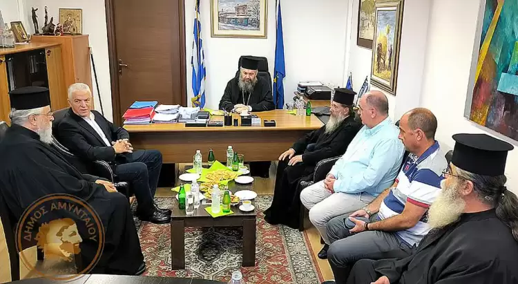 Επίσκεψη του Μητροπολίτη Φλωρίνης, Πρεσπών και Εορδαίας, κ. Ειρηναίου, στο γραφείο του Δημάρχου Αμυνταίου, κ. Ιωάννη Λιάση