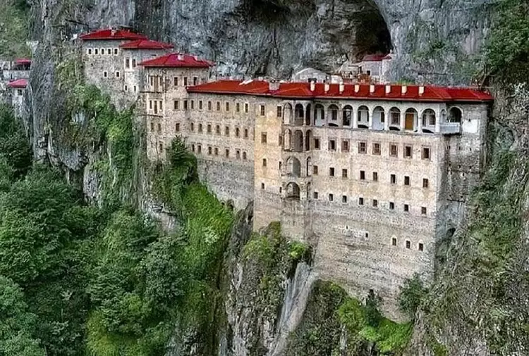 Η ιστορία της Παναγίας Σουμελά Η ιστορία της Παναγίας Σουμελά