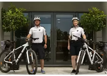 Καστοριά: Αστυνομικοί ποδηλάτες και γνώστες ξένων γλωσσών στο πλευρό πολιτών και τουριστών