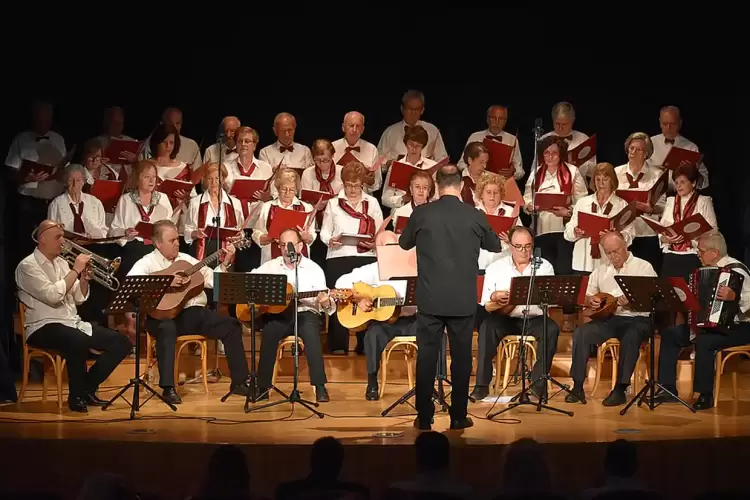 Με την χορωδία του ΚΑΠΗ Δήμου Φλώρινας ολοκληρώθηκε το "Πολιτιστικό Καλοκαίρι 2024" Με την χορωδία του ΚΑΠΗ Δήμου Φλώρινας ολοκληρώθηκε το “Πολιτιστικό Καλοκαίρι 2024”