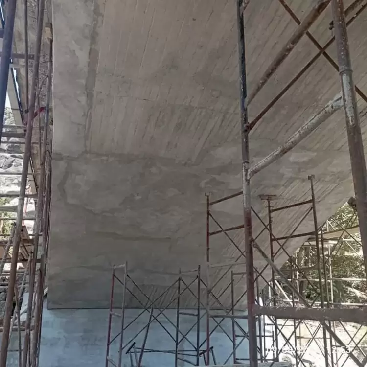 Με γοργό ρυθμό εξελίσσονται οι εργασίες συντήρησης και ενίσχυσης στη γέφυρα του Βενέτικου ποταμού.