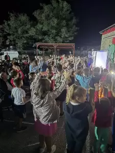 Με μεγάλη επιτυχία πραγματοποιήθηκε η παράσταση Θεάτρου Σκιών στον Αετό