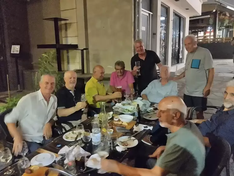 Μπήκαν ξανά στη σέντρα... Ραντεβού στην Κοζάνη έδωσαν οι παλαίμαχοι Μπήκαν ξανά στη σέντρα… Ραντεβού στην Κοζάνη έδωσαν οι παλαίμαχοι