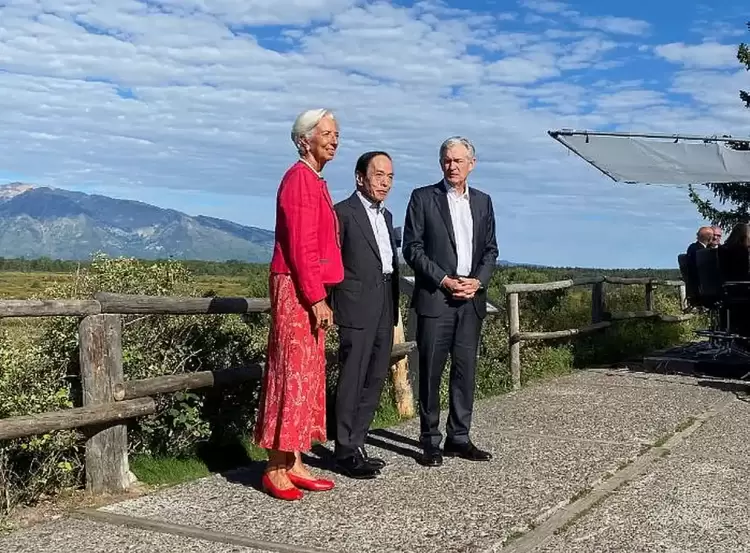 Οι τραπεζίτες στρέφονται σε μειώσεις επιτοκίων