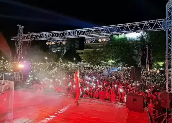 "Πολιτιστικό Καλοκαίρι" Δήμου Φλώρινας: Έλλη Κοκκίνου και Αναστάσιος Ράμμος ξεσήκωσαν το κοινό της Φλώρινας “Πολιτιστικό Καλοκαίρι” Δήμου Φλώρινας: Έλλη Κοκκίνου και Αναστάσιος Ράμμος ξεσήκωσαν το κοινό της Φλώρινας