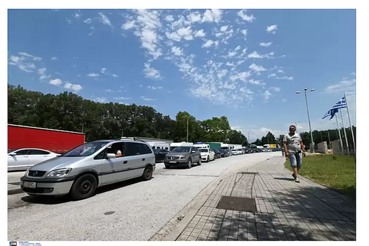 Στο κόκκινο ο Προμαχώνας: Πάνω από 3 εκατ. άνθρωποι πέρασαν τον Ιούνιο και τον Ιούλιο Στο κόκκινο ο Προμαχώνας: Πάνω από 3 εκατ. άνθρωποι πέρασαν τον Ιούνιο και τον Ιούλιο