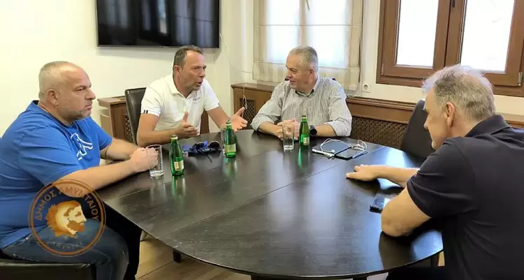 Συνάντηση του Δημάρχου Αμυνταίου Ιωάννη Λιάση, με τον Πρόεδρο και τον Γ.Γ. του Εργατικού Κέντρου Φλώρινας Συνάντηση του Δημάρχου Αμυνταίου Ιωάννη Λιάση, με τον Πρόεδρο και τον Γ.Γ. του Εργατικού Κέντρου Φλώρινας