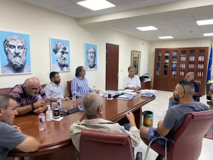 Σύσκεψη στην Περιφέρεια για το Φωτοβολταϊκό σταθμό στην Δ.Κ. Λευκάρων – Επιφυλάξεις με τα φωτοβολταικά