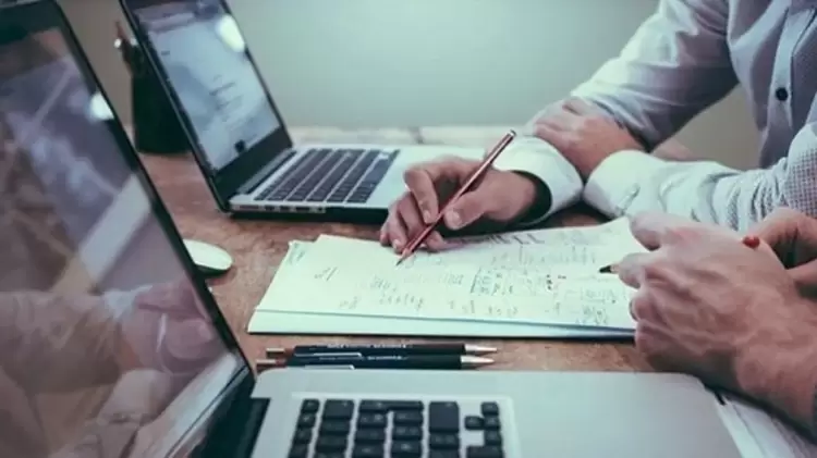 Τι αλλάζει για ένα εκατομμύριο επαγγελματίες και επιχειρήσεις