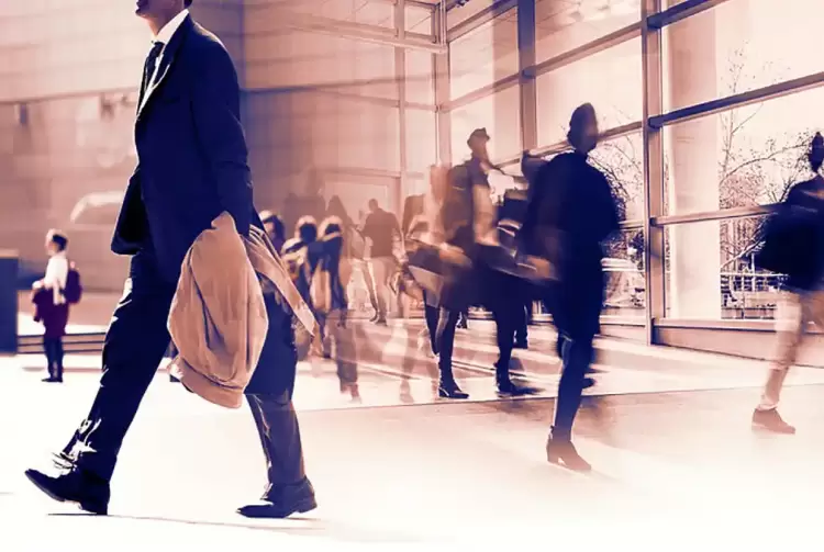 Το Bloomberg άλλαξε γνώμη: Οι Έλληνες δεν είναι τεμπέληδες