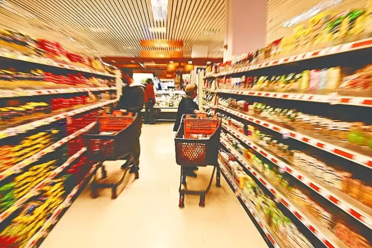 Αλλάζει το «καλάθι» των νοικοκυριών – Το 97% είδε αυξήσεις στα τρόφιμα  