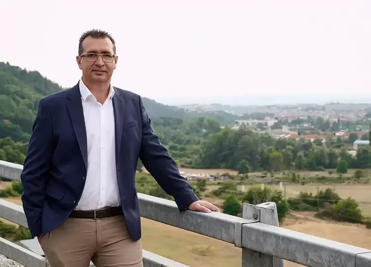 Χρήστος Τριγώνης: «Λόγια, όχι έργα …» Χρήστος Τριγώνης: «Λόγια, όχι έργα …»