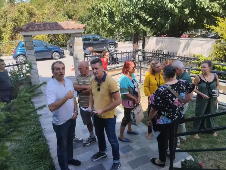 Διαμαρτυρία καθηγητών στην Κοζάνη για τις συγχωνεύσεις και καταργήσεις τμημάτων (εικόνες & β'ιντεο) Διαμαρτυρία καθηγητών στην Κοζάνη για τις συγχωνεύσεις και καταργήσεις τμημάτων