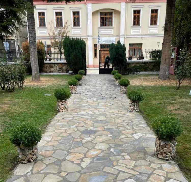 Δήμος Φλώρινας: Ξεκίνησε ο δεύτερος κύκλος φύτευσης ανθοφόρων φυτών Δήμος Φλώρινας: Ξεκίνησε ο δεύτερος κύκλος φύτευσης ανθοφόρων φυτών