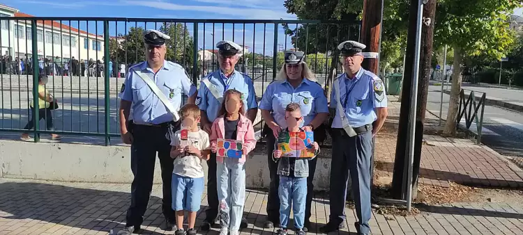 Ενημερωτικά φυλλάδια τροχαίας και σχολικά προγράμματα με σελιδοδείκτες