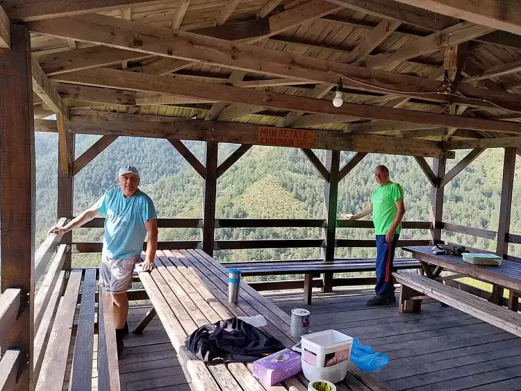 Εργασίες συντήρησης και βελτίωσης της εικόνας  καταφυγίου στο Μπούρινο