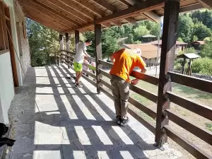 Εργασίες συντήρησης και βελτίωσης της εικόνας  καταφυγίου στο Μπούρινο