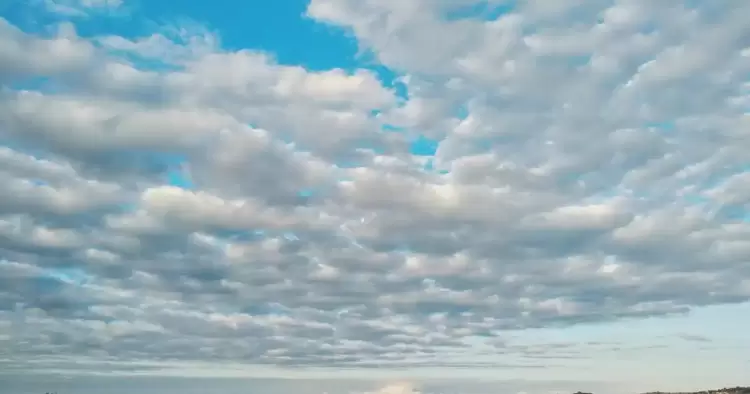 Ο καιρός σήμερα, Πέμπτη 5/9: Γενικά αίθριος με νεφώσεις και πιθανές τοπικές βροχές το απόγευμα