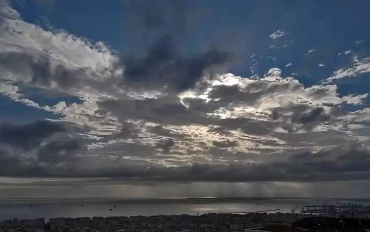 Ο καιρός σήμερα, Σάββατο 14/9: Αίθριος με νεφώσεις και λίγες τοπικές βροχές