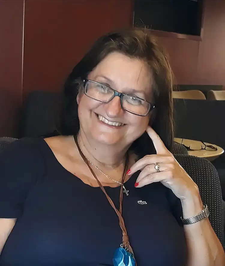 Ο κόσμος κτίζει εκκλησιές, κτίζει και μοναστήρια