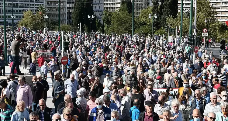 Οι αυξήσεις των συντάξεων το 2025 σύμφωνα με τις τελευταίες εκτιμήσεις