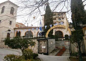 Πανηγυρίζει ο Ιερός Προσκυνηματικός Ναός των Αγίων Αναργύρων Κοσμά και Δαμιανού της πόλεως