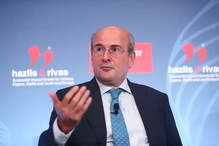 Ο πρωθυπουργός ανακοινώνει νέα μείωση ασφαλιστικών εισφορών