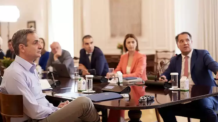 Τα δωρεάν απογευματινά χειρουργεία – Σύσκεψη στο Μέγαρο Μαξίμου για τις εφημερίες και τα επείγοντα 