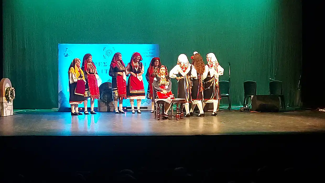 Θρακική Εστία Εορδαίας: Μια συγκινητική εκδήλωση που ένωσε δύο πολιτισμούς (εικόνες) Θρακική Εστία Εορδαίας: Μια συγκινητική εκδήλωση που ένωσε δύο πολιτισμούς