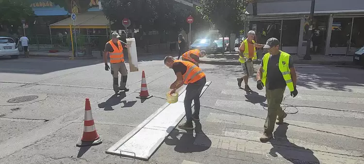Ξεκίνησε το έργο της διαγράμμισης στις διαβάσεις πεζών στο οδικό δίκτυο της πόλης των Γρεβενών