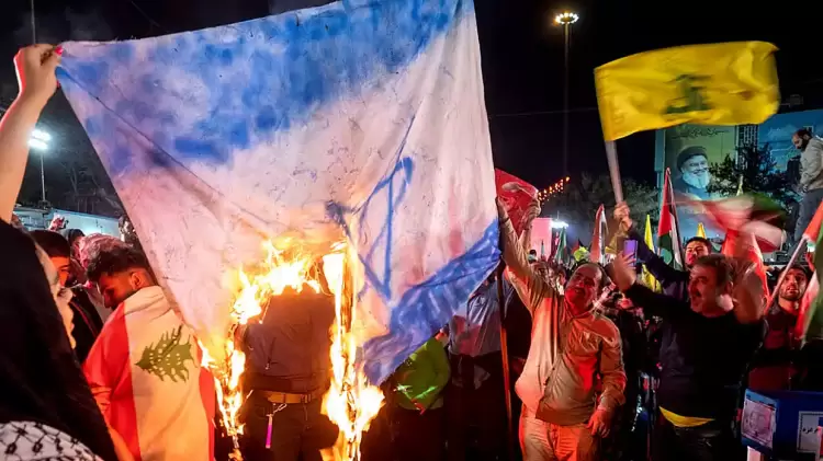 New York Times - Ανάλυση: Πόλεμος στη Μέση Ανατολή - Επιβίωση με τέσσερις εχθρούς για το Ισραήλ - Γιατί επιτέθηκε με 200 πυραύλους το Ιράν New York Times – Ανάλυση: Πόλεμος στη Μέση Ανατολή – Επιβίωση με τέσσερις εχθρούς για το Ισραήλ – Γιατί επιτέθηκε με 200 πυραύλους το Ιράν