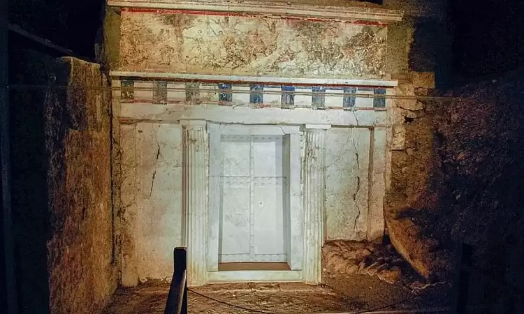 Αρχαιολόγοι υποστηρίζουν ότι ταυτοποίησαν τον χιτώνα του Μεγάλου Αλεξάνδρου σε έναν από τους βασιλικούς τάφους στη Βεργίνα