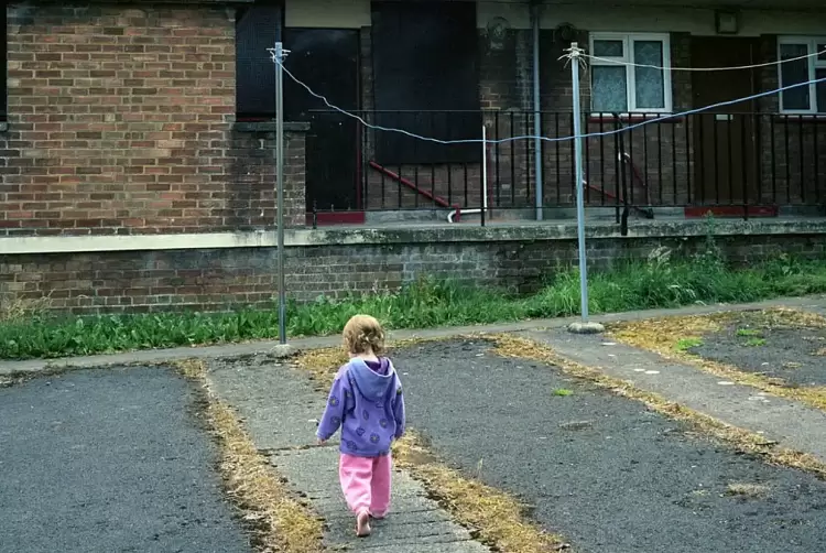 Αυξάνεται η φτώχεια στη Βρετανία – Τρία εκατομμύρια παιδιά αντιμέτωπα με την πείνα