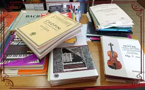 Δωρεά του Ιωάννη Τσακιρίδη στο μουσικό σχολείο Σιάτιστας - Χορηγία 135 βιβλίων μουσικής Δωρεά του Ιωάννη Τσακιρίδη στο μουσικό σχολείο Σιάτιστας – Χορηγία 135 βιβλίων μουσικής