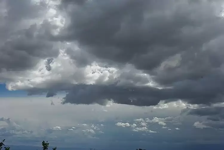 Ο καιρός σήμερα, Κυριακή 6/10: Νεφώσεις με τοπικές βροχές