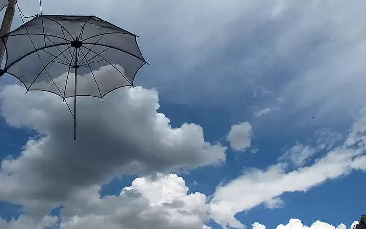 Ο καιρός σήμερα, Πέμπτη 03/10: Γενικά αίθριος με πρόσκαιρες νεφώσεις και είναι πιθανό να σημειωθούν τοπικές βροχές