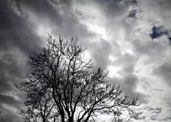 Ο καιρός σήμερα, Πέμπτη 17/10: Αραιές νεφώσεις και ασθενείς τοπικές βροχές