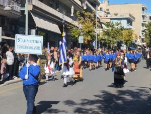 Κοζάνη: Η Παρέλαση στην οδό Παύλου Μελά για την Εθνική Επέτειο της 28ης Οκτωβρίου 1940