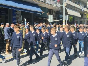 Κοζάνη: Η Παρέλαση στην οδό Παύλου Μελά για την Εθνική Επέτειο της 28ης Οκτωβρίου 1940