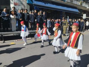 Κοζάνη: Η Παρέλαση στην οδό Παύλου Μελά για την Εθνική Επέτειο της 28ης Οκτωβρίου 1940